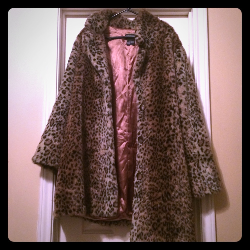 Vintage 90s Like new faux fur Coat. fits 18-24